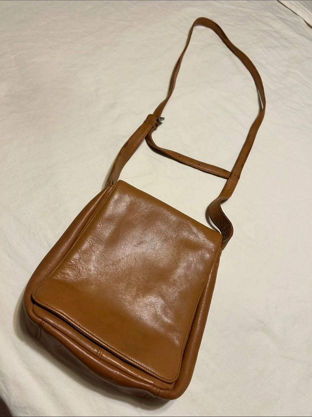 HOBO sleek tan